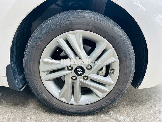 Hyundai Elantra 1.6 AT 2020 - 20000 km