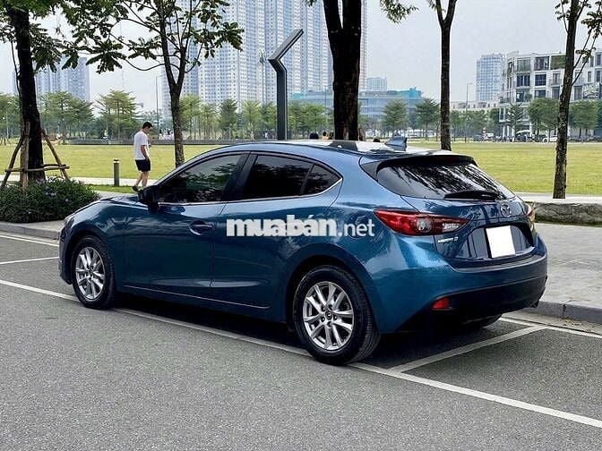 Mazda 3 2017 màu xanh