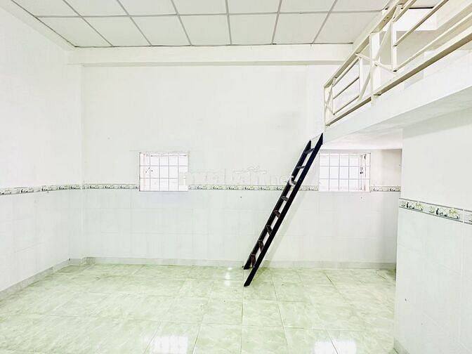 Phòng Trọ 25m2 Cửa Sổ Gác Cao Ngay Hoà Bình Luỹ Bán Bích