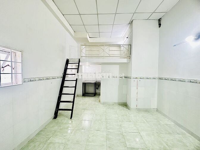 Phòng Trọ 25m2 Cửa Sổ Gác Cao Ngay Hoà Bình Luỹ Bán Bích