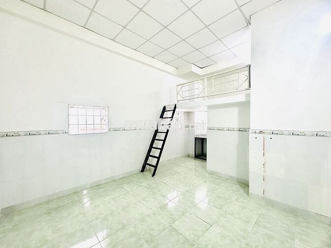 Phòng Trọ 25m2 Cửa Sổ Gác Cao Ngay Hoà Bình Luỹ Bán Bích