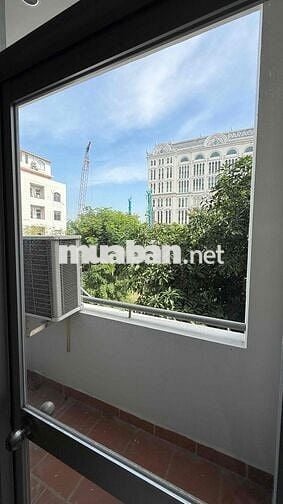 Sàn VP 80m ngay Cresent Mall Hoàng Văn Thái, fre QL, sẵn máy lạnh