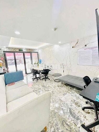 CHO THUÊ MẶT BẰNG KINH DOANH VỊ TRÍ NGAY TRUNG TÂM CÓ HẦM XE GẦN Q.1