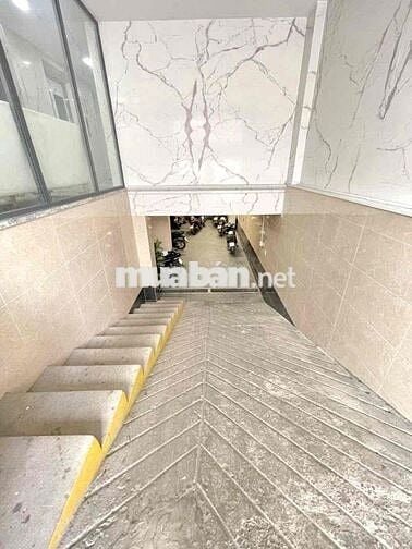 CHO THUÊ MẶT BẰNG KINH DOANH VỊ TRÍ NGAY TRUNG TÂM CÓ HẦM XE GẦN Q.1