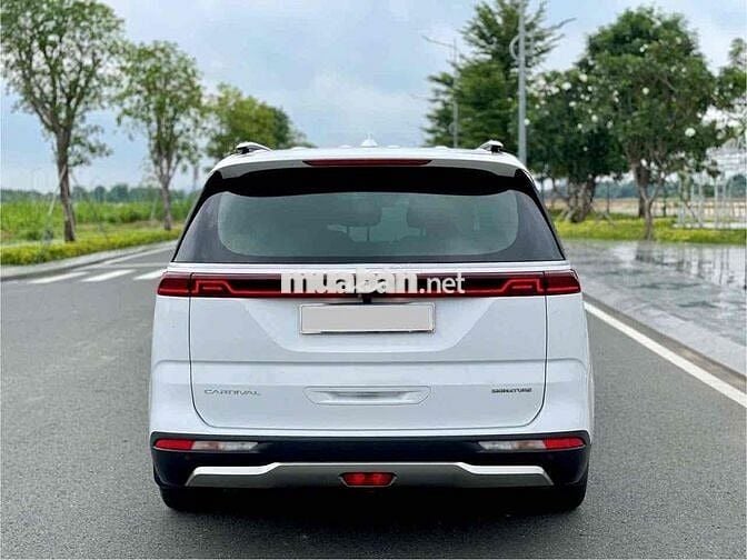 Kia Carnival 2022 Trắng Signature Dầu xe 1 chủ