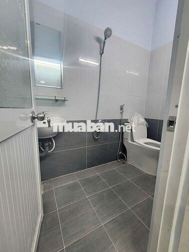 Nhà mặt tiền hẻm lớn 8m, sát đường lớn tiện ở hay cho thuê kinh doanh