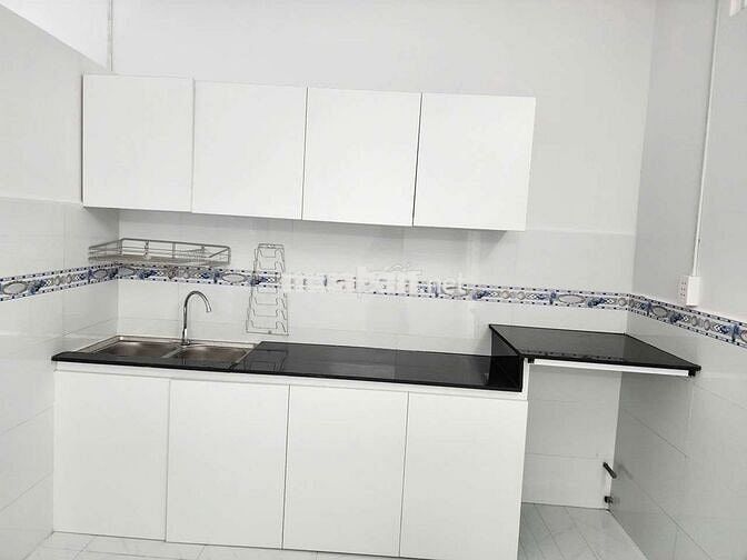 Nhà mặt tiền hẻm lớn 8m, sát đường lớn tiện ở hay cho thuê kinh doanh