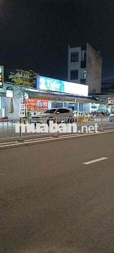 Sang Quán Bún Bò Và Xe Bánh Mì Chả Cá