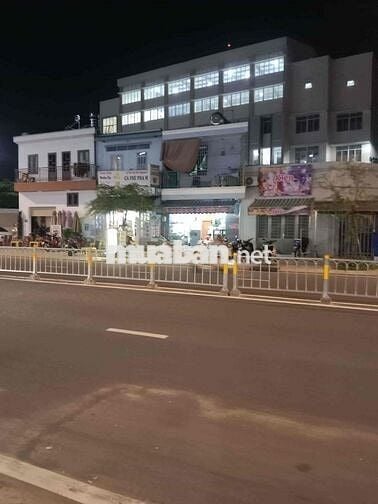 Sang Quán Bún Bò Và Xe Bánh Mì Chả Cá