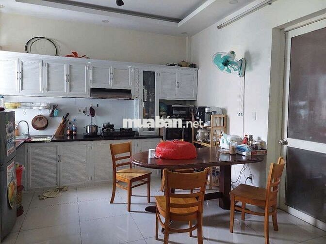 Cho thuê căn 2pn,2pc, ban công hướng công viên chung cư