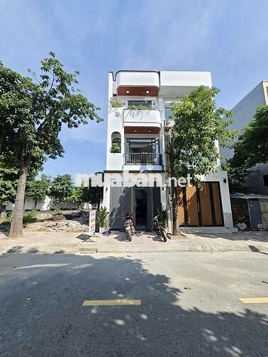 Bán gấp nhà Full nội thất cách Thủ Đức 6km, p.Tân Đông Hiệp, Tp.Dĩ An