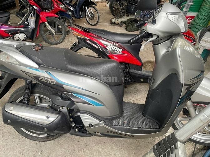 NHÀ DƯ XE BÁN 1 XE SH300I NĂM 2007