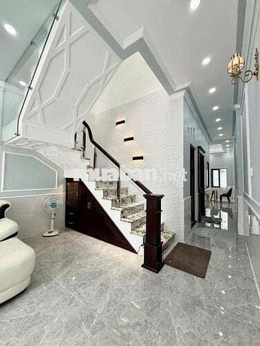 NHÀ LẦU CAO CẤP ĐẸP - GIÁ TỐT - MỚI 100%