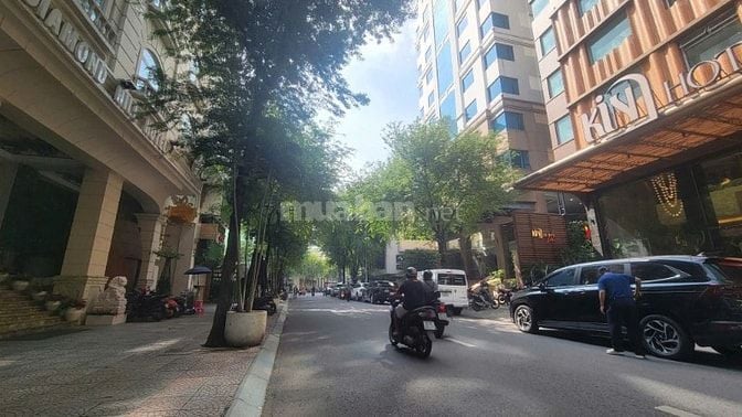 Bán gấp toà nhà khách sạn 4* ngay đường Thi Sách Quận 1,dt 25x20 