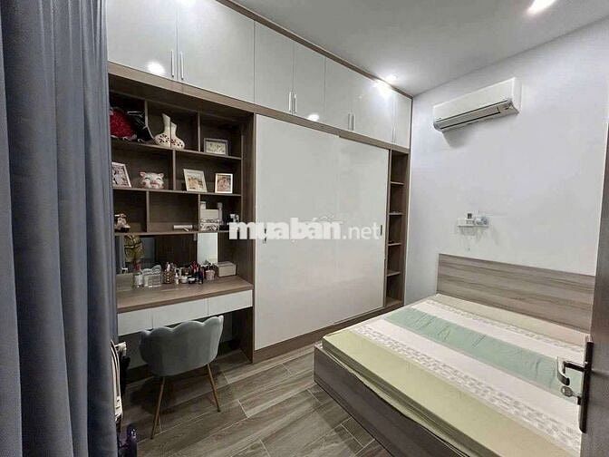 Ông anh họ gửi nhờ em bán gấp căn nhà giá ngộp để trả nợ ngân hàng