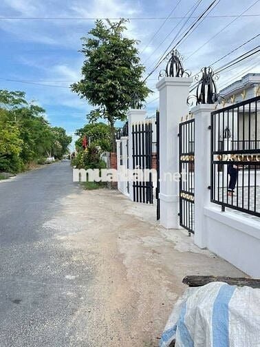 Bán căn nhà MT kinh doanh  Đ. Nguyễn Thị Lắng ,135m2 SHR Giá 1 tỉ 50Tr