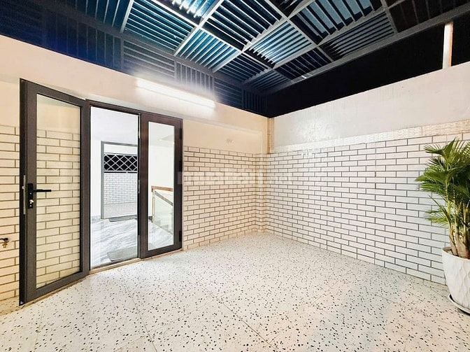 HH1% NHÀ 4 PHÒNG NGỦ 6 WC CÁCH MẶT TIỀN CHỈ 20M XE HƠI NGỦ TRONG NHÀ