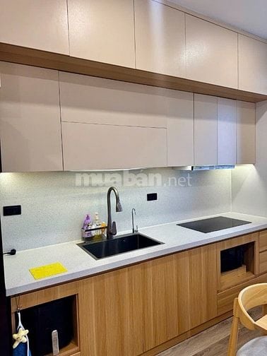 Cần bán nhà 5 tầng tại Âu Cơ- Tây Hồ. Đang cho thuê cả nhà. Dt 100m