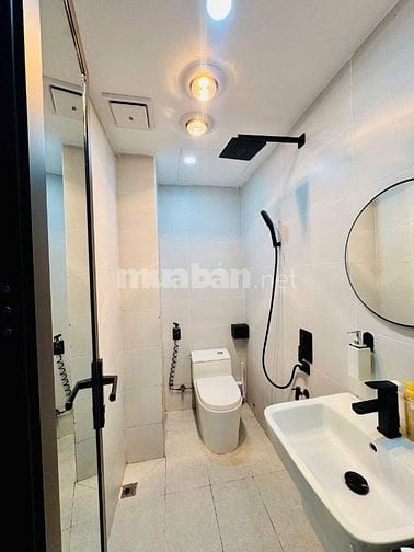 Cần bán nhà 5 tầng tại Âu Cơ- Tây Hồ. Đang cho thuê cả nhà. Dt 100m