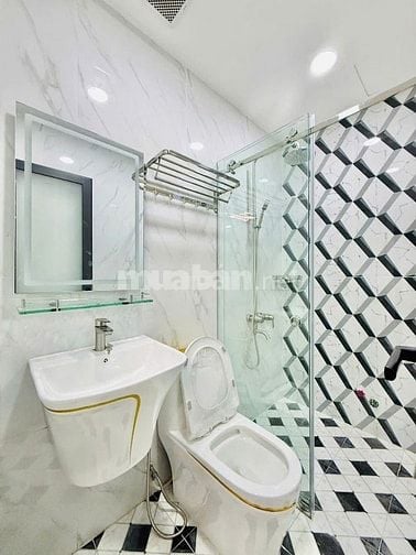 HH1% NHÀ 4 PHÒNG NGỦ 6 WC CÁCH MẶT TIỀN CHỈ 20M XE HƠI NGỦ TRONG NHÀ