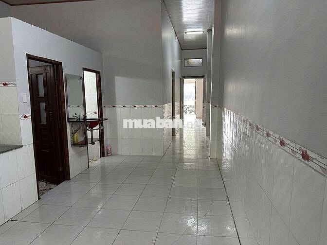 Chủ gửi bán gấp căn nhà mặt tiền 100m2 gần chợ 640 triệu thương lượng