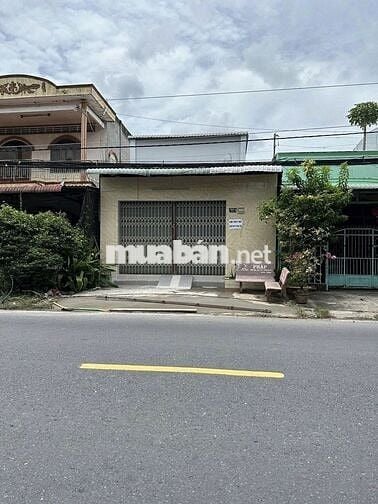 Chủ gửi bán gấp căn nhà mặt tiền 100m2 gần chợ 640 triệu thương lượng