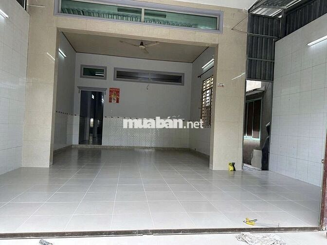 Chủ gửi bán gấp căn nhà mặt tiền 100m2 gần chợ 640 triệu thương lượng