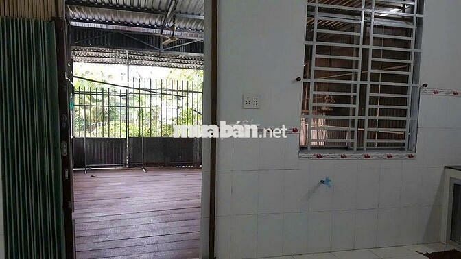 Chủ gửi bán gấp căn nhà mặt tiền 100m2 gần chợ 640 triệu thương lượng