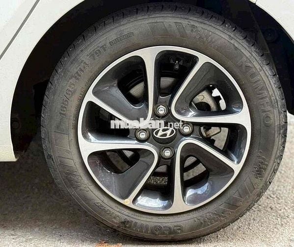 Hyundai i10 2021 1.2 AT siêu hiếm odo 16800 km