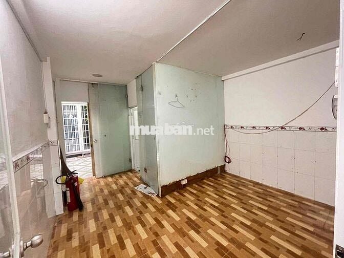 Mặt Bằng Kinh doanh Nguyễn Thị Thập sầm uất và có gác để đồ tiện kd