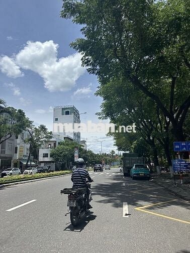 Mặt tiền Nam trân ngay cổng bến xe trung tâm Đà Nẵng