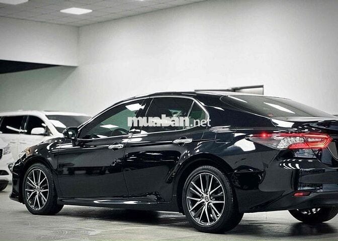 Toyota Camry 2.0Q Model 2022 - 22000 km