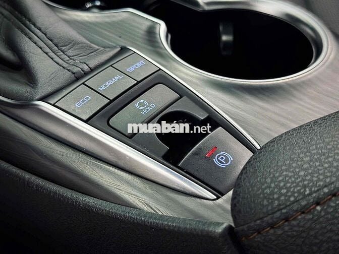 Toyota Camry 2.0Q Model 2022 - 22000 km