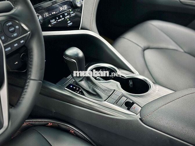 Toyota Camry 2.0Q Model 2022 - 22000 km