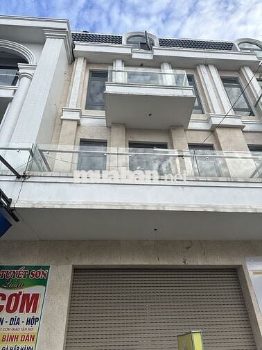 Mặt tiền Nam trân ngay cổng bến xe trung tâm Đà Nẵng