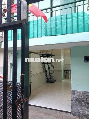 Hẻm ba gác thông, ngang 5.2m, diện tích công nhận 31m². Nhà chia làm 2