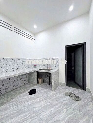 Nhà trệt trống suốt hẻm đường Đề Thám chỉ 7 triệu