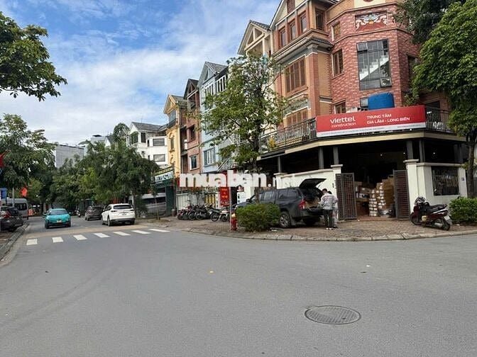 CẦN BÁN NHÀ LIỀN KỀ THẠCH BÀN LONG BIÊN HÀ NỘI.