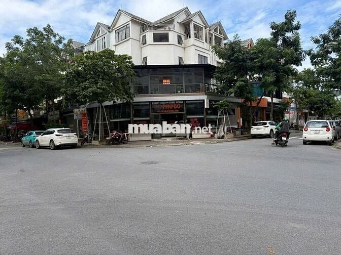 CẦN BÁN NHÀ LIỀN KỀ THẠCH BÀN LONG BIÊN HÀ NỘI.