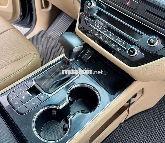 KIA Carnival 2.2D Signature 2022 - 35000 km