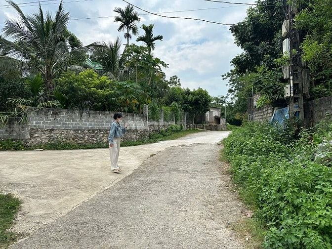 Bán lô đất 180m2 bám mặt đường nhựa liên xã tại Thanh Sơn Lương Sơn HB