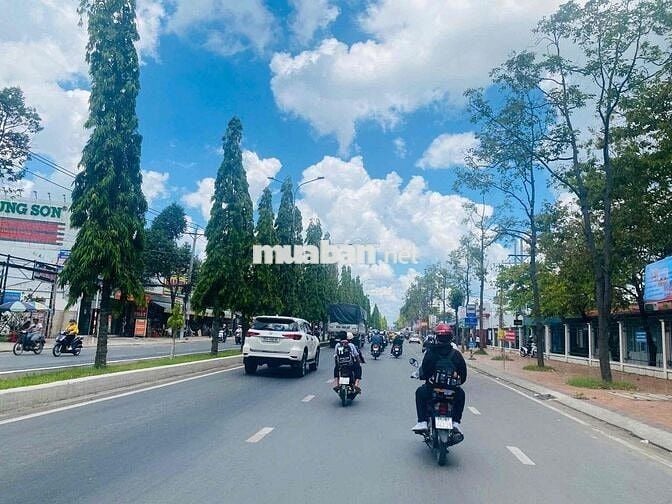 Cho thuê mặt tiền Nguyễn Văn Cừ nối dài gần ngã tư