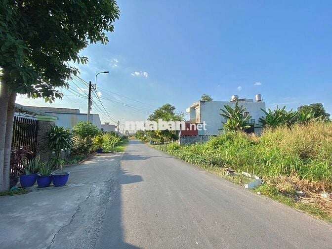 VỀ QUÊ, BÀ HẰNG GỬI BÁN LÔ ĐẤT MT ĐƯỜNG 12M NGAY CÔNG VIÊN NƯỚC CỦ CHI