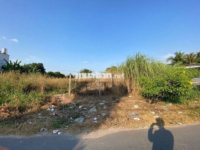 VỀ QUÊ, BÀ HẰNG GỬI BÁN LÔ ĐẤT MT ĐƯỜNG 12M NGAY CÔNG VIÊN NƯỚC CỦ CHI