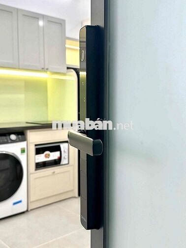 PHÒNG MỚI RA MẮT CÓ CỬA VÂN TAY NẰM GIỮA LÒNG Q10 SIÊU HIỆN ĐẠI