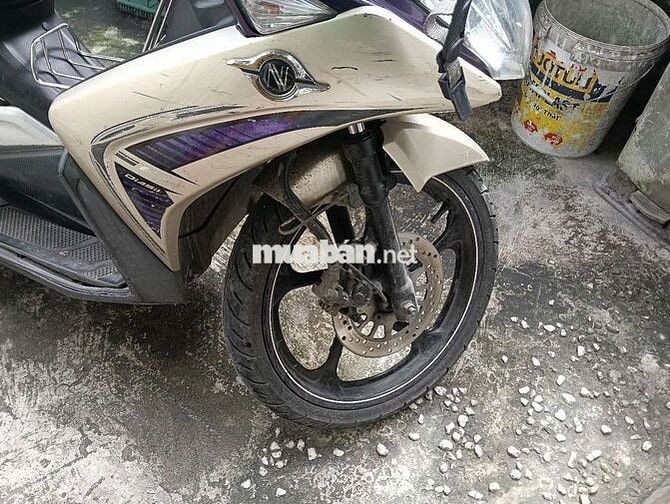 Nhà trật ra gấp xe nhà ít di