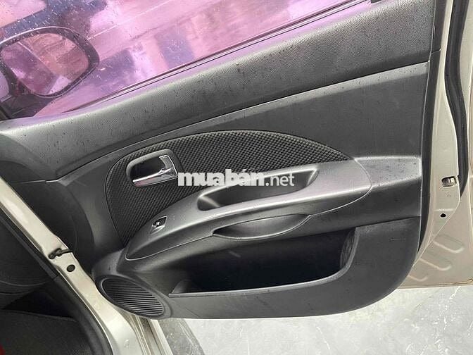 ae cần xe 5 chỗ đi lại ủng hộ e,xe ở vinh