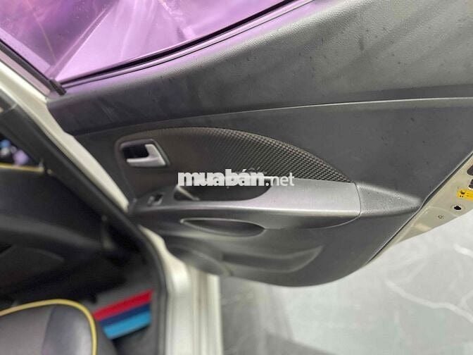 ae cần xe 5 chỗ đi lại ủng hộ e,xe ở vinh