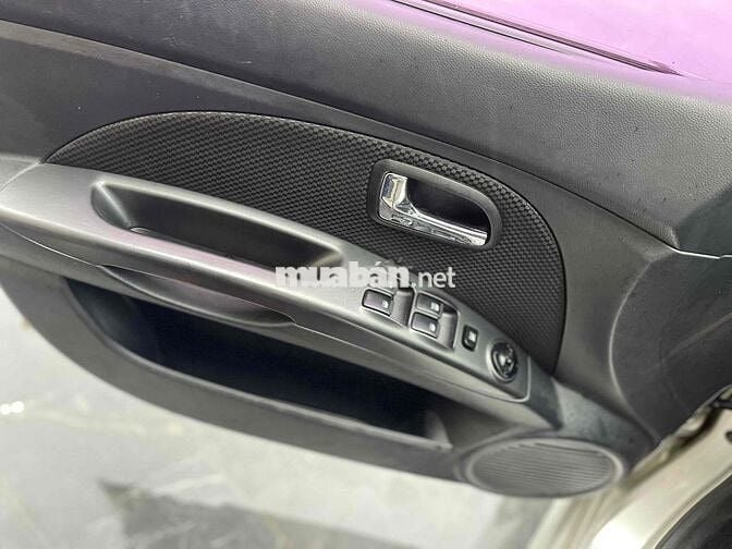 ae cần xe 5 chỗ đi lại ủng hộ e,xe ở vinh