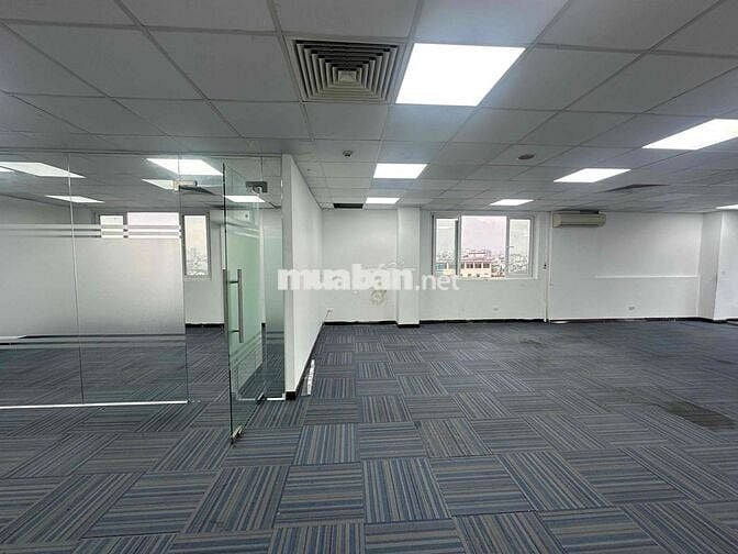 Nguyễn Du 120m2 giá chỉ 31triệu mặt tiền full kính có hầm để xe